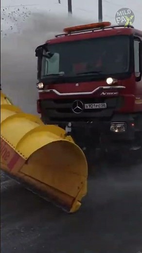 Extremely Dangerous High-Speed Snow Plowing 🚨❄️🚛