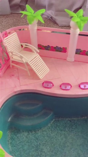 The 1993 Fountain Pool works! 💕🏖 #barbie #mattel #barbiecollector #1993 @barbie