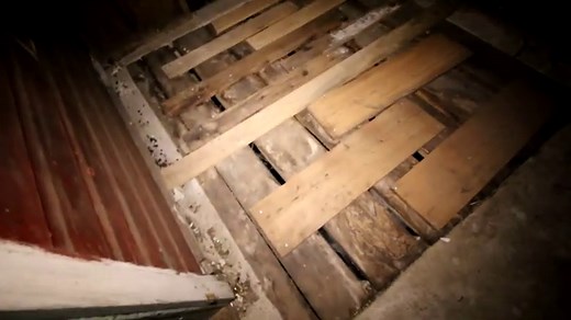 Investigating the HAUNTED SERIAL KILLERS FARM HOUSE (HE WENT MAD!)