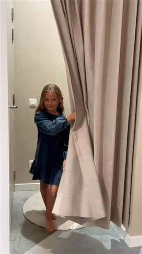Hoela Hoep | kinderkleding on Instagram: "Happy Monday!!! 🤩🤗📸❤️ Morgen zijn we terug open vanaf 10u! #hoelahoephoogstraten #kinderkledingwinkel #kinderkleding #kidsfashion #wintercollectie #herfstcollectie #fw2025 #tienerkleding #tieneroutfit #kinderoutfit"