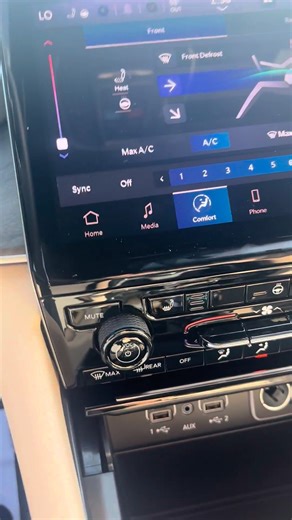 🚙✨ The 2025 Jeep Grand Cherokee L Limited 4x4 is here! With 3-row seating, leather-trimmed comfort, advanced safety, and legendary Jeep 4x4 capability — it’s built for every drive, from school runs to weekend getaways. 👉 Come see it today at Brad Deery Motors! #GrandCherokeeL #JeepLife #LuxuryMeetsAdventure | Brad Deery Motors