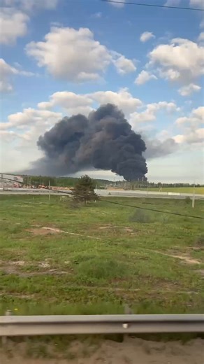 The SBU together with Ukraine’s Defense Forces carried out a large-scale strike operation against Russian military-industrial and oil infrastructure in the Moscow region, as well as the Belbek military airbase in occupied Crimea.Targets in the Moscow region included: 🔥 Angstrem semiconductor plant supplying Russia’s military industry 🔥 Moscow oil refinery 🔥 Solnechnogorskaya oil pumping station 🔥 Volodarskoye oil pumping stationTargets at Belbek airbase in Crimea included: 🔥 Pantsir-S2 air 