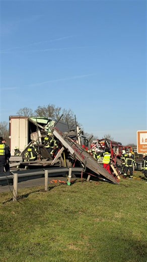 Ruhr Nachrichten Werne on Instagram: "20.01.2026: Die A1 in Fahrtrichtung Bremen ist nach einem schweren Unfall aktuell zwischen Ascheberg und Werne gesperrt. Noch bis 17 Uhr dauert die Sperrung voraussichtlich an. #news #unfall #verkehr #werne #ruhrnachrichtenwerne"