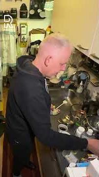 Theo leeft tussen 200 stofzuigers