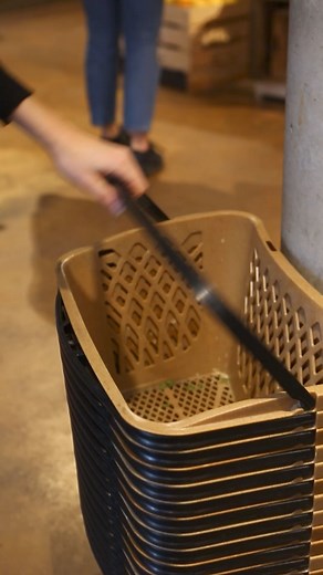 424K views · 856 reactions | Chez Biocoop, le commerce équitable a une place de choix ! Nous mettons un point d'honneur à mettre en lumière cette pratique qui, a bien des aspects, s'evertue à rendre notre monde meilleur. Via des partenariats durables avec nos Paysan.ne.s Associé.e.s et groupements de producteurs, nous vous proposons des produits qui ont du sens et qui ne détruisent ni la planète, ni les travailleurs ! | Biocoop | Facebook