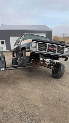 Flex test on the Jimmy. It can flex more! But the front bracket isn’t 100% welded on haha