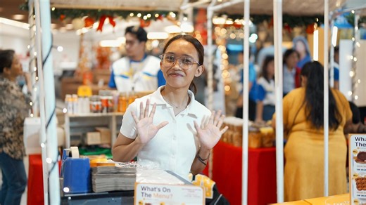 𝐌𝐮𝐬𝐢𝐜, 𝐟𝐨𝐨𝐝, 𝐚𝐧𝐝 𝐡𝐨𝐥𝐢𝐝𝐚𝐲 𝐦𝐚𝐠𝐢𝐜—𝐚𝐥𝐥 𝐚𝐭 𝐭𝐡𝐞 𝐋𝐂𝐂 𝐌𝐚𝐫𝐤𝐞𝐭 𝐁𝐞𝐬𝐭! 🎄✨ Catch the vibes while you can! We’re serving up holiday cheer until 6:30 PM. Don’t miss out—tag your food trip buddy and head over now! 📍 4th Floor, LCC Legazpi #LCCMalls #MarketBest #LegazpiCity #HolidayMagic | LCC Malls