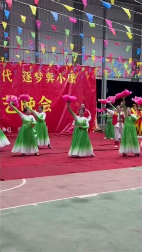 Confused Chinese man in dance competition #china #travel #funny