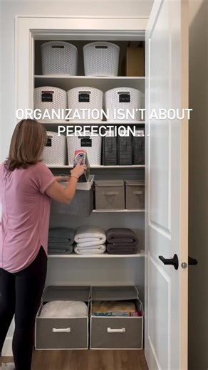 ✨ Comment READY and I’ll send you my quick start guide. It starts with decluttering, and it’s really not hard when you have a plan. You can’t organize your way out of too much stuff. ❤️ I’m also sharing my space saving, organizing favorites and storage solutions with you! 👉 Start today, work at a pace that fits your life. Focus on one area of your home at a time. Each task is less than 30 min.⏱️ ✨ The Simple 30 - A Daily Decluttering Guide ➕Hit that follow button for decluttering motivation and