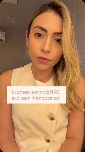 Dra. Layza Belo | Mastologista | Mossoró on Instagram: "“Exames normais NÃO excluem menopausa.” Se você tem fogachos, insônia, fadiga, ganho de gordura, queda de libido, ansiedade ou nevoeiro mental, 👉 o problema pode não estar no laboratório. 📌 Menopausa é um diagnóstico clínico. Ela é definida pelos sintomas e pela história da paciente, não por um número isolado de FSH ou estradiol. 🔬 Os hormônios na transição menopausal são flutuantes. Isso significa que o exame pode vir “normal” hoje e co