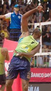 INSANE WIN FOR EVANDRO/ARTHUR! 🇧🇷🔥 They take the tiebreak 31-29 against Latvia’s Plavins/Fokerots 🇱🇻 to reach the quarterfinals! 💪 ☀️ #BeachVolleyball #BeachProTourBrasilia | Beach Volleyball World
