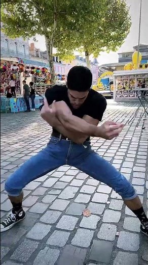 Crazy guy vs boxing machine