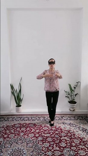 «فیگور دست رفت و برگشت/Iranian Dance Hand Moves »