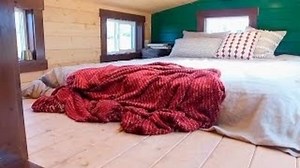 Watch Tiny Luxury Season 1 Episode 15 - Tiny Home for Six