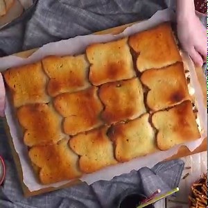 A melhor maneira de servir pães recheados. As visitas amam! 🍞😋 Veja a receita completa: https://www.areceitaria.com.br/paes-5-recheios/ Guarde no Pinterest: https://bit.ly/3cgexn7 | A Receitaria