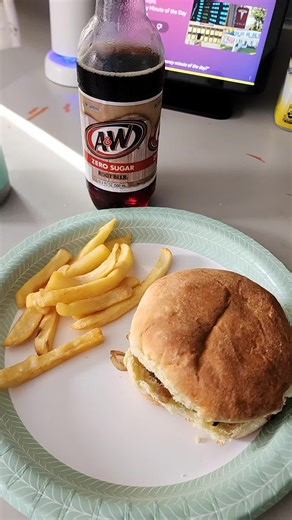 Today ended up consisting of less meals, but a larger amount of calories per meal. Not my normal go to. but it's important to still get enough calories to fuel your body. #caloriedeficit #weightloss #lowcalorie #myjourney #fyp