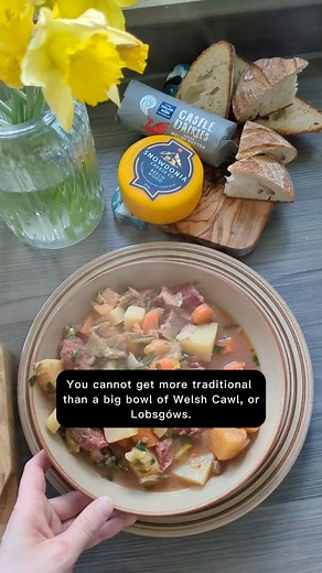 Cawl, also known as lobsgows, is traditional Welsh dish made up of meat and vegetables. There are many recipes, which have often been handed down through generations and vary from town to town around Wales. 🧑‍🍳 Here is @northwalesgrub’s recipe for to try out this St. David's Day 🏴󠁧󠁢󠁷󠁬󠁳󠁿#visitwales #croesocymru #wales #cymru #hwyl #feelthehwyl #stdavidsday #dyddgŵyldewi #food #cawl #lobsgows #welshfood | Wales