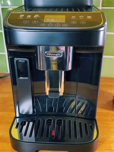 Découvrez la Delonghi Magnifica Evo Next pour un café parfait