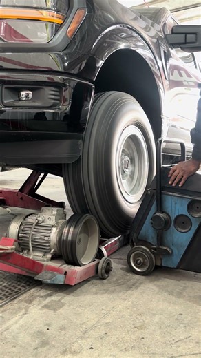 Wheel balancing of Ford F-150 #mechanic