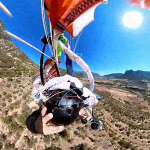 This is enough to put anyone off skydiving 🪂🤯 | LADbible