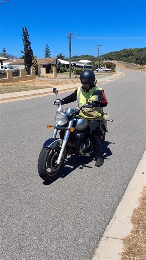 Straight down to Dongara for a couple of lessons. Tony was in first and just your second lesson you are going well mate. Headchecks need to be more consistent and obvious. A little bit of more work needed on your emergency braking, the rest of the exercises were perfect. Good stuff today Tony, see you next lesson. Cheers Chooka Learn Right Ride Right with me at Midwest Motorcycle Lessons right here in Geraldton and Dongara. #learnrightrideright #midwestmotorcyclelessons #motorcyclelife #motorcyc