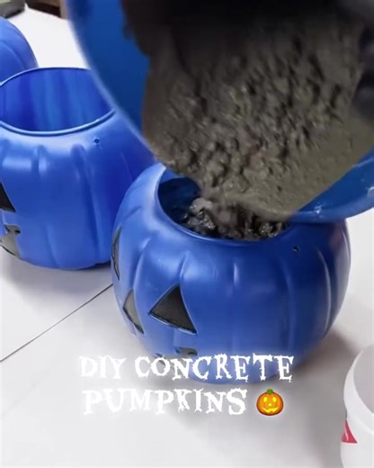 🎃🔥 DIY CONCRETE PUMPKINS THAT LAST FOREVER! 🔥🎃 Tired of buying new fall décor every year? 👀 Try making your own concrete pumpkins that last season after season — durable, weatherproof, and reusable! 💡 Bonus: when spooky season’s over, just turn the face around and use it as a flower pot or fall centerpiece 🌸🍁 This is an easy weekend project that looks amazing on porches, patios, or front steps — Rustic Roots–approved craftsmanship 👷‍♂️✨ 👉 Tag a friend who loves DIYs 👉 Save this for yo