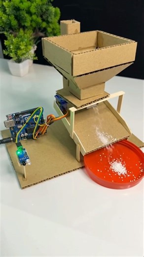 Smart Automatic Feeder Machine Using Arduino Uno ⚡#shorts #dcmotor #motorbuilding #arduino #diy