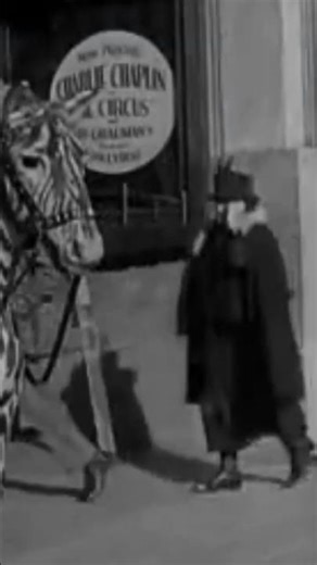 A Mobile phone, 1928? During Chaplin's The Circus premiere, in front of the theatre #charliechaplin