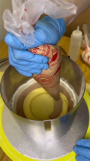 Partie 1 montage layer cake #cakedecorating #cakedesign #cake #cakedesignforbeginners #caketraining