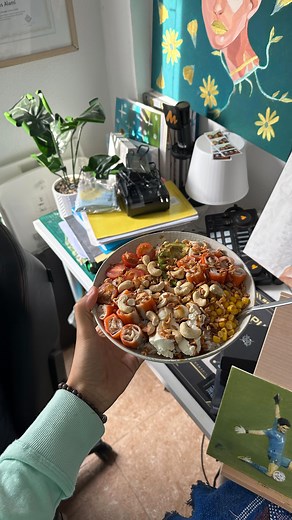 Younes | I don’t know who needs these series, li3ndo flos ymchi yakol f restau wyhnina, ms multi-content provider king 🥳❤️ | Instagram