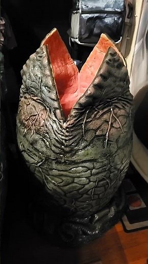 Unboxing an Alien Xenomorph Egg