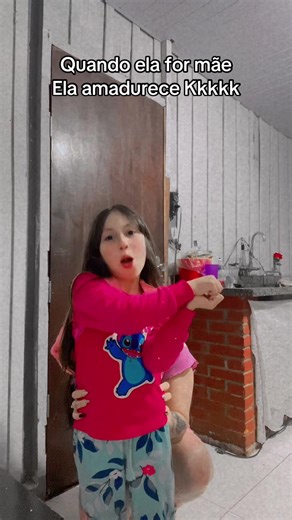 Mãe e Filha Dançando Juntas