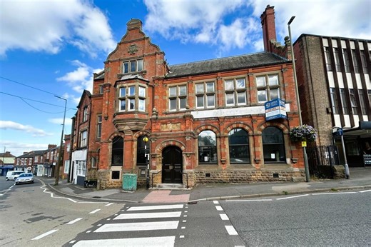 Former HSBC bank in Derbyshire town centre goes up for auction – with guide price of £160,000