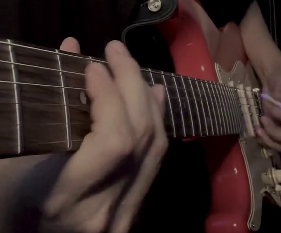 Rockstar Lisa Shreds the Donner DST-600 Electric Guitar