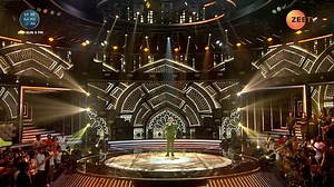 Ek jabardast performance dekar, Vastav ne apne unche suron se chhua aasmaan! Dekhiye #SaReGaMaPa, har Sat-Sun, raat 9 baje, sirf #ZeeTV par aur kahin bhi, kabhi bhi ZEE5 Shows par - https://zee5.onelink.me/RlQq/u99o4miv #SRGMP2023 #NeetiMohan #AnuMalik #AdityaNarayan #HimeshReshammiya #SRGMP2023Digital #90sSpecial #Vastav | ZEE TV