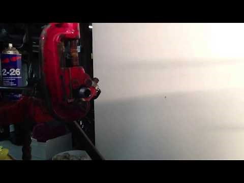 How to cut small black iron pipe