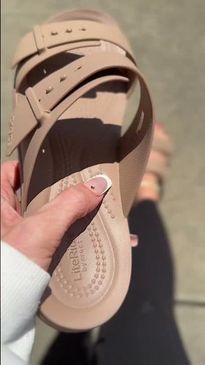 Crocs Brooklyn Low Low Wedge Sandals Review: The Best 2026 All-Day Comfort Lightweight Sandals