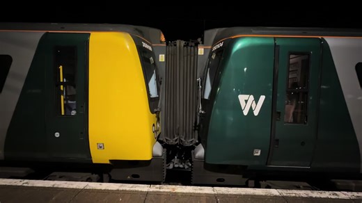 Two Siemens Class 350 Desiro units detach at Northampton station, uncoupling before being stabled for later use 🚆🔧 Clean move and textbook procedure. #trains #trainspotting #railway #detachment #uktrains