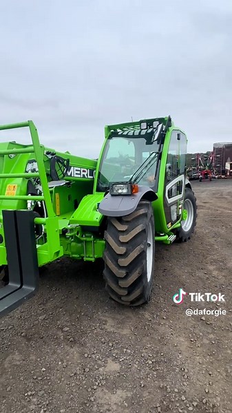 Take a closer look at the {(564730426924937)[Merlo UK]} TF33.7 with Jonathan. Are you looking to upgrade your telehandler? DM us now, and a member of the team will get back to you. #merlotelehandler #merloturbofarmer #telehandler