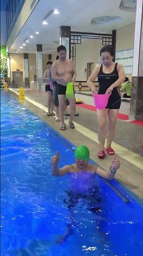 Stylish ways of wearing swim caps #Swimsuit beauties #pool #swimming