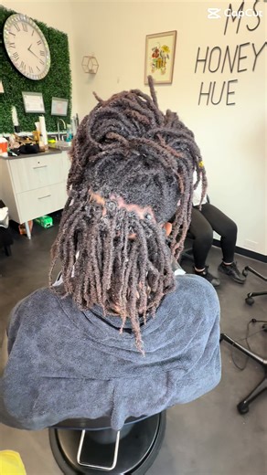 Fresh loc retwist & style with hair added 🔒✨ Clean ✔️ Neat ✔️ Pressure just right ✔️ If your locs need a refresh, this is your sign 😮‍💨💫 📲 Call/Text 267-844-6413 #PhillyLocs #LocRetwist #LocTok #PhillyStylist #HealthyLocs