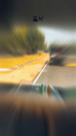 @foujii_01___ on Instagram: "🫵 日本利用压电瓷砖将脚步转化为电能。这些瓷砖捕捉来自你脚步的动能。当你行走时，你的重量和动作会对瓷砖产生压力。瓷砖会轻微弯曲，从而产生机械应力。瓷砖内部的压电材料将这种应力转化为电能。每一步都会产生少量电荷，而数百万步结合在一起就能产生足够的电力来驱动 LED 灯、数字显示屏和传感器。在像涩谷车站这样繁忙的地方，每天大约有 240 万个脚步为这一系统作出贡献。这些电能可以被储存或立即使用，从而减少对传统电力来源的依赖，并支持可持续的城市基础设施。这种方法将日常运动转化为实用的可再生能源 #日本 #知识 #事实 #你知道吗 #推荐 #科技 #创新 #历史 #技术 #实验 #热门"