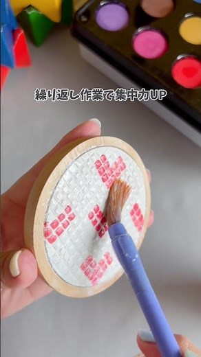紙粘土を木製コースターに貼り付け！DAISOの編み付けネットでマス目を型取りして、色を塗ってみよう🎨 #おうち遊び #手作り工作