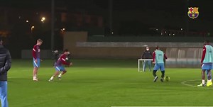 173K views · 1.3K reactions | FC Barcelona - reaction drill with the ball by Xavi Hernandez  Follow Once Sport #fcbarcelona #reactiondrills #reaction #sprint #ball #xavihernandez #xavi #barcelona #barca #spain #laliga #finishingdrills #shooting #shootingdrills #saq #football #soccer #coach #training #footballcoach #soccercoach #footballtraining #soccertraining #dariograbusic #worldfootballcoach #nogomet #trening | Dario Grabusic Football Coach | Facebook