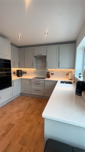 At Bella Rose, we spend time getting to know how you use your kitchen, what matters most to you, and the little details that will make your life easier. From clever storage solutions to integrated appliances, every choice is made with both style and practicality in mind⭐️ That’s how we finish with a space that not only looks stunning, but one that’s ready for family dinners, busy mornings, or hosting the people you love. That balance between design and function is at the heart of everything we d