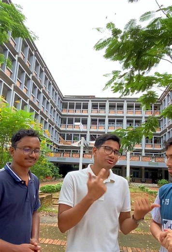 Engineering Life vs. Medical Life: Let’s see the comparison 😃 . . . #EngineeringVsMedical #StudentLife #CampusDiaries