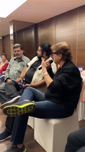 #creatorsearchinsights Jibran Khan🦋 Mumbai India🇮🇳 Dad started singing and the whole family joined in🤍🎶These little moments become the biggest memories✨His voice, our smiles, one beautiful vibe, Family time is truly the sweetest blessing❤️ #Jibrankhan #FerozKhan #Faimly #Vibes