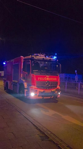Neuer Beitrag x------x x------x 📌|Stationiert:fuRW2 Mülheim a. d. 📆|Aufnahme:07.02.2026 📞|Funkrufnummer:Florian Mh 2-TLF4000-1 🚒|Einsatz:Brand in einer Wohnung 📸|Aufgenommen mit:Samsung galaxy 🤝🏻|Partner:@Blaulichtfilmer_Siegen @🚒🚑Bluelight_NRW_NI_SA🇩🇪 @65_Jesper 💙🤍🇩🇪 @Blaulicht_Spotter Coburg @einsatzfahrten_LKHarz @Einsatzfahrten-Rhein.NRW @EinsatzFahrten_nrw @Negatives_Kind @ffwkiel x------x ©️Dieses Video ist Copyright geschützt wer es Ohne Erlaubnis nutz macht sich nach §201a