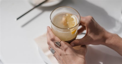 Elle boit du gingembre tous les jours et constate des effets impressionnants sur son corps