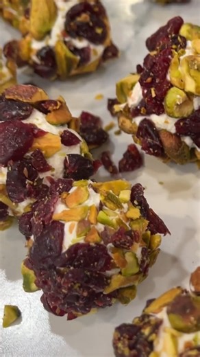 💥 These mini cheeseballs are your new must-have appetizer for Thanksgiving or Friendsgiving! Creamy goat cheese and cream cheese rolled in crunchy pistachios and sweet raisins — they’re bite-sized perfection your guests will rave about. Mini Cheeseballs Recipe: 8 oz cream cheese, room temperature 8 oz goat cheese, room temperature 1/2 cup chopped pistachios 1/2 cup raisins Instructions: Blend the cream cheese and goat cheese together until smooth. Refrigerate for 15 minutes to firm up slightly.